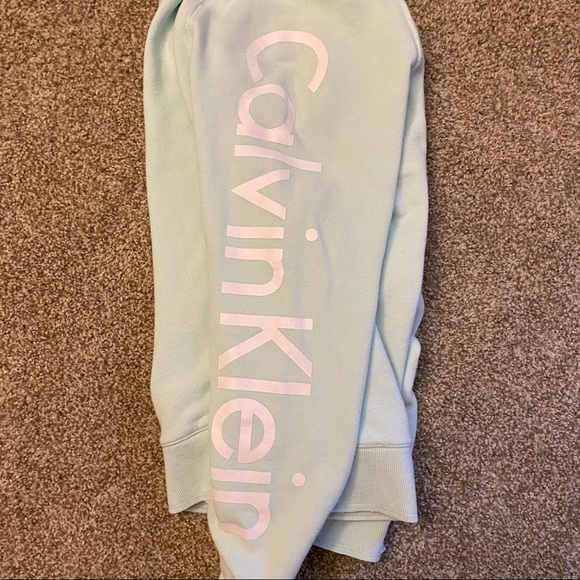 Calvin Klein Sweater - Picture 5 of 8